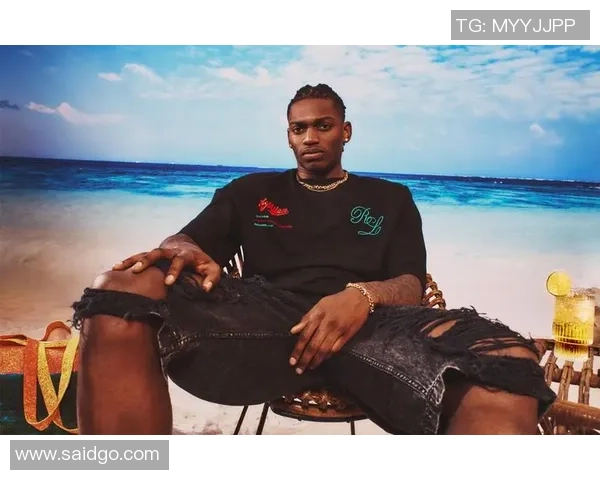 足球明星佩戴手链的高清图片欣赏与时尚搭配解析